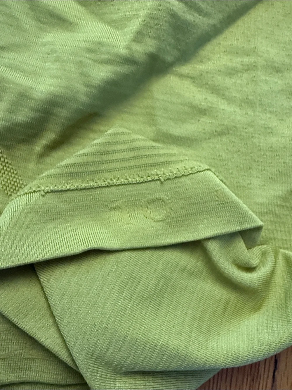 Lululemon sz 10 Swiftly Tech Chartreuse Lightweight Long-Sleeve Top great cond